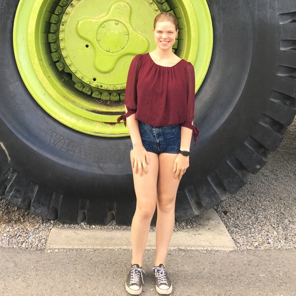 Meet your Posher, Cecilia - Picture 3 of 5